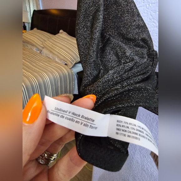 Auden Unlined V neck Bralette Set - Picture 4 of 9